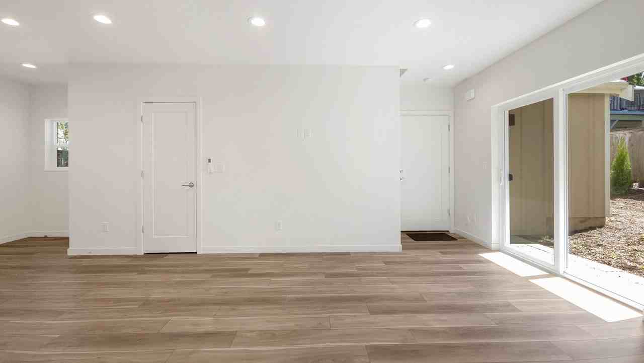 3541 Ne 145th St - Photo 7 of 26