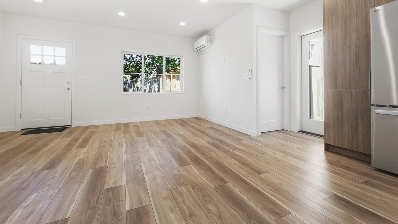 3543 Ne 145th St - Photo 4 of 19
