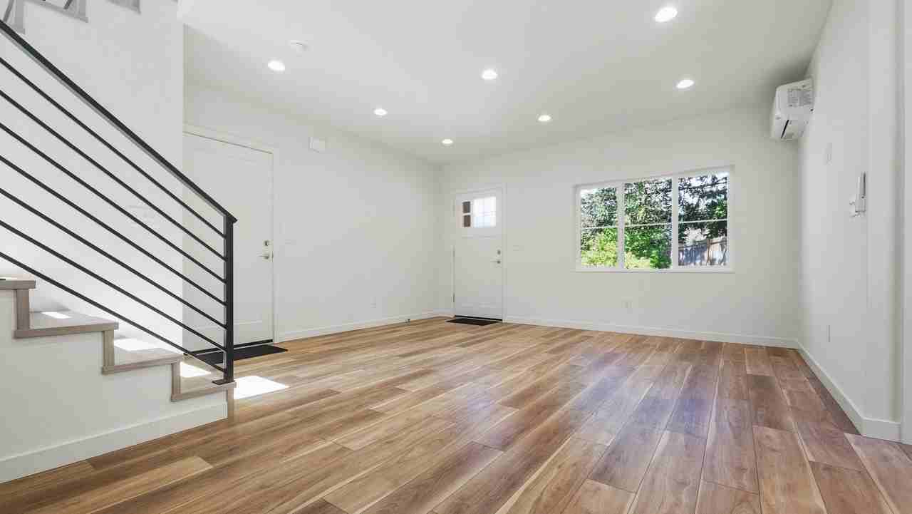 3543 Ne 145th St - Photo 5 of 19
