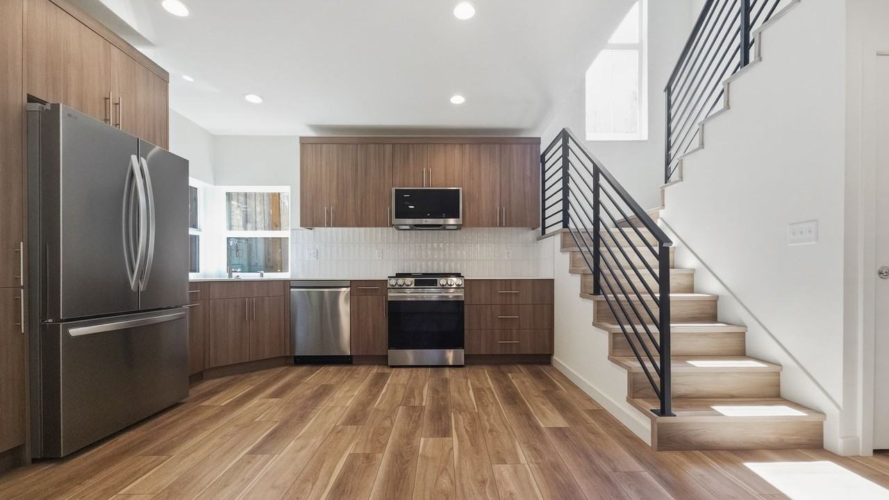 3543 Ne 145th St - Photo 7 of 19