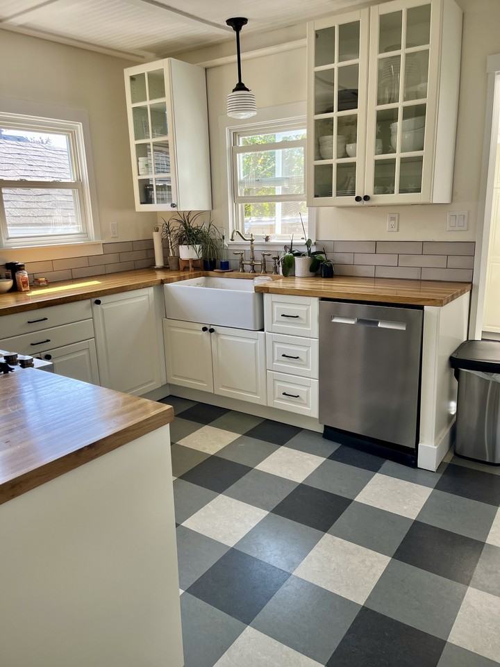 129 W 23rd St #NA - Photo 6 of 18