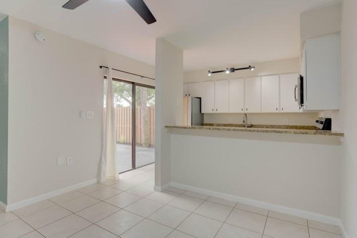 904 9th Court - Photo 6 of 9