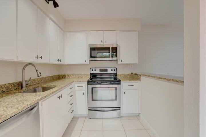 904 9th Court - Photo 4 of 9