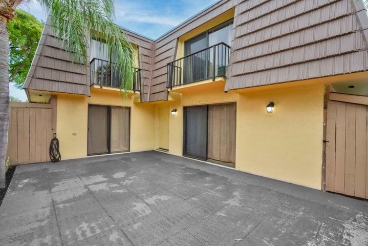 904 9th Court - Photo 3 of 9