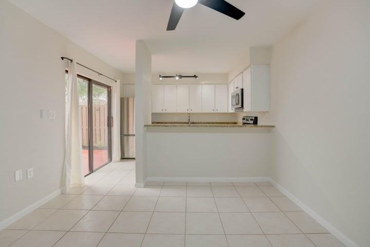 904 9th Court - Photo 7 of 9