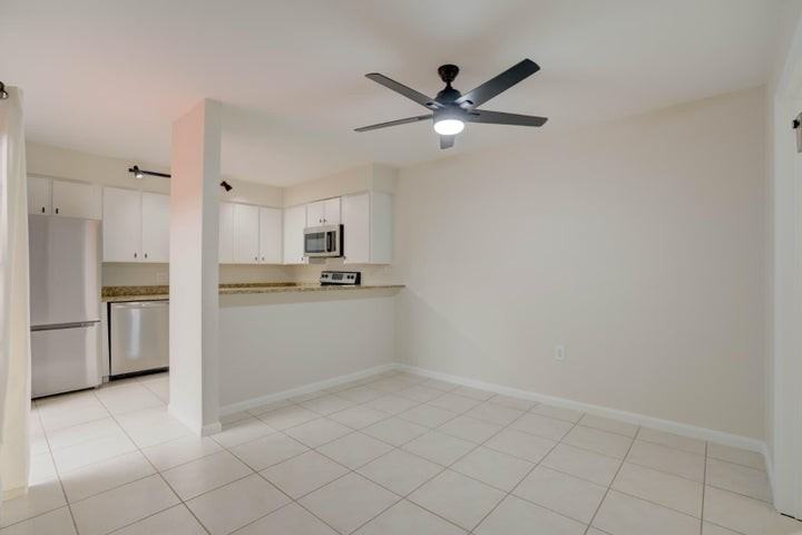 904 9th Court - Photo 5 of 9