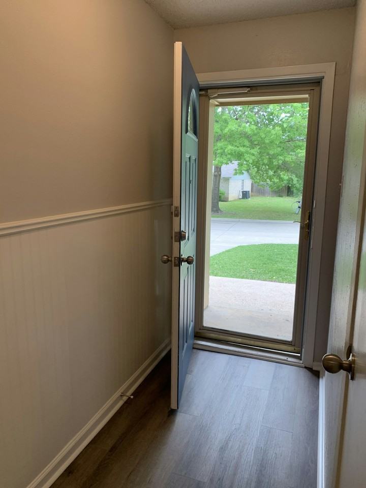 404 Live Oak Drive - Photo 3 of 43