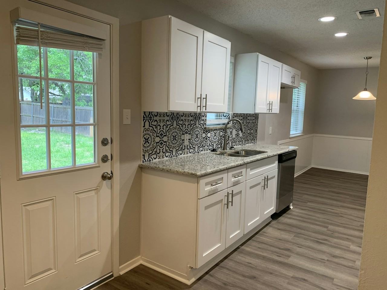 404 Live Oak Drive - Photo 7 of 43