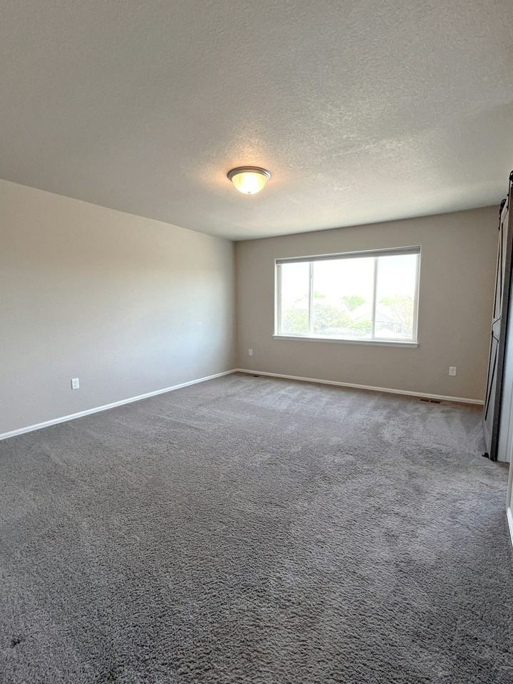 2618 Emerald Street - Photo 3 of 29