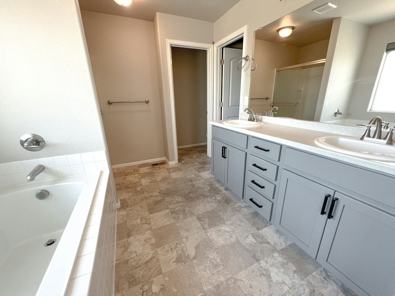 2618 Emerald Street - Photo 6 of 29