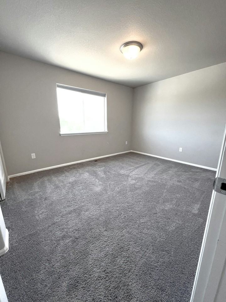 2618 Emerald Street - Photo 7 of 29