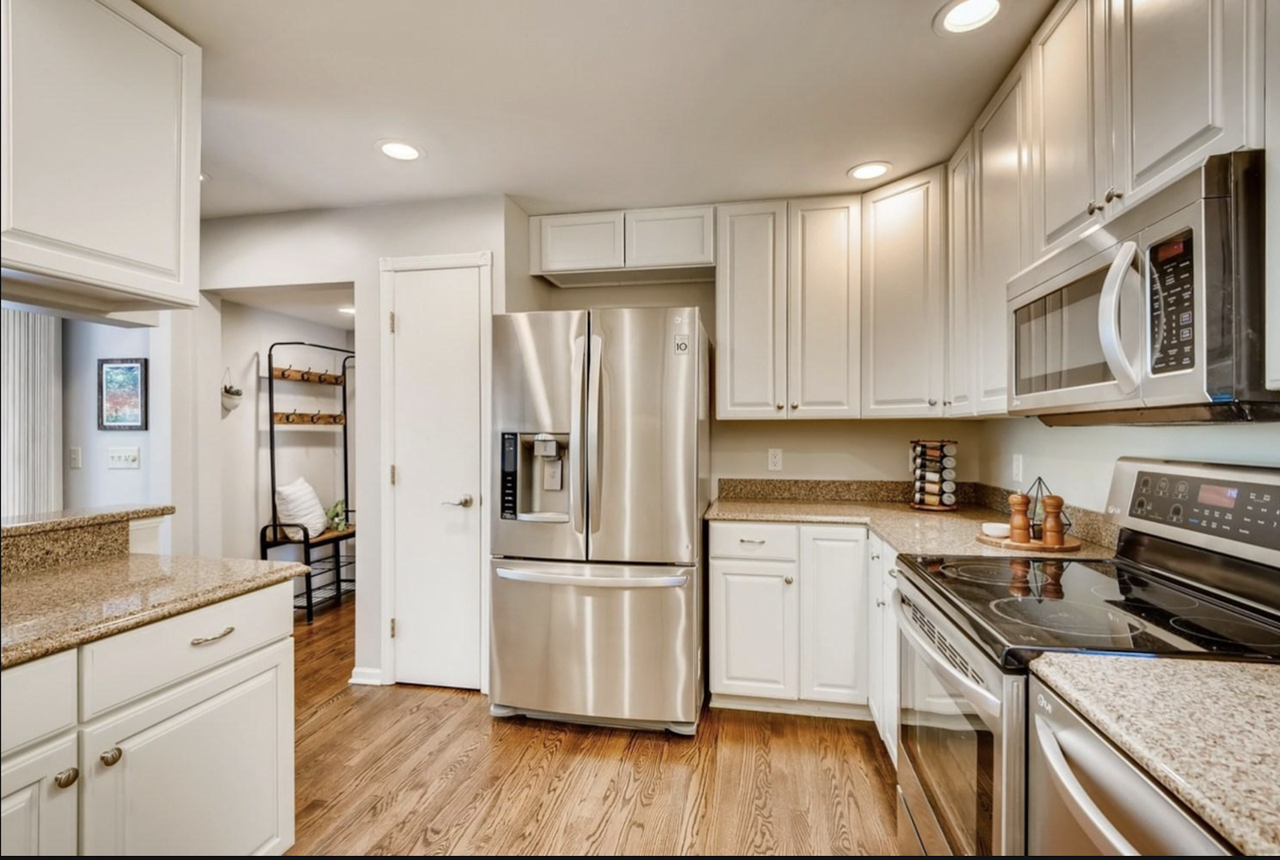 5013 West 60th Street - Photo 6 of 20