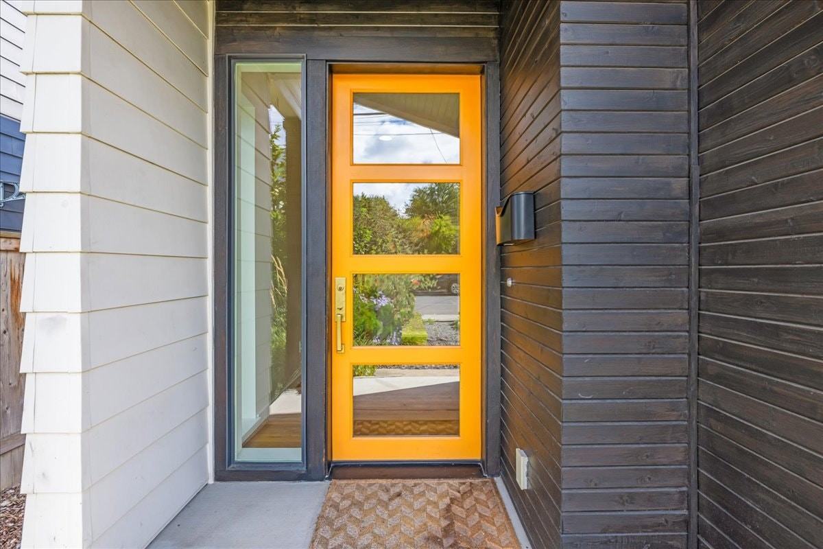 8226 Southeast 19th Avenue - Photo 3 of 39