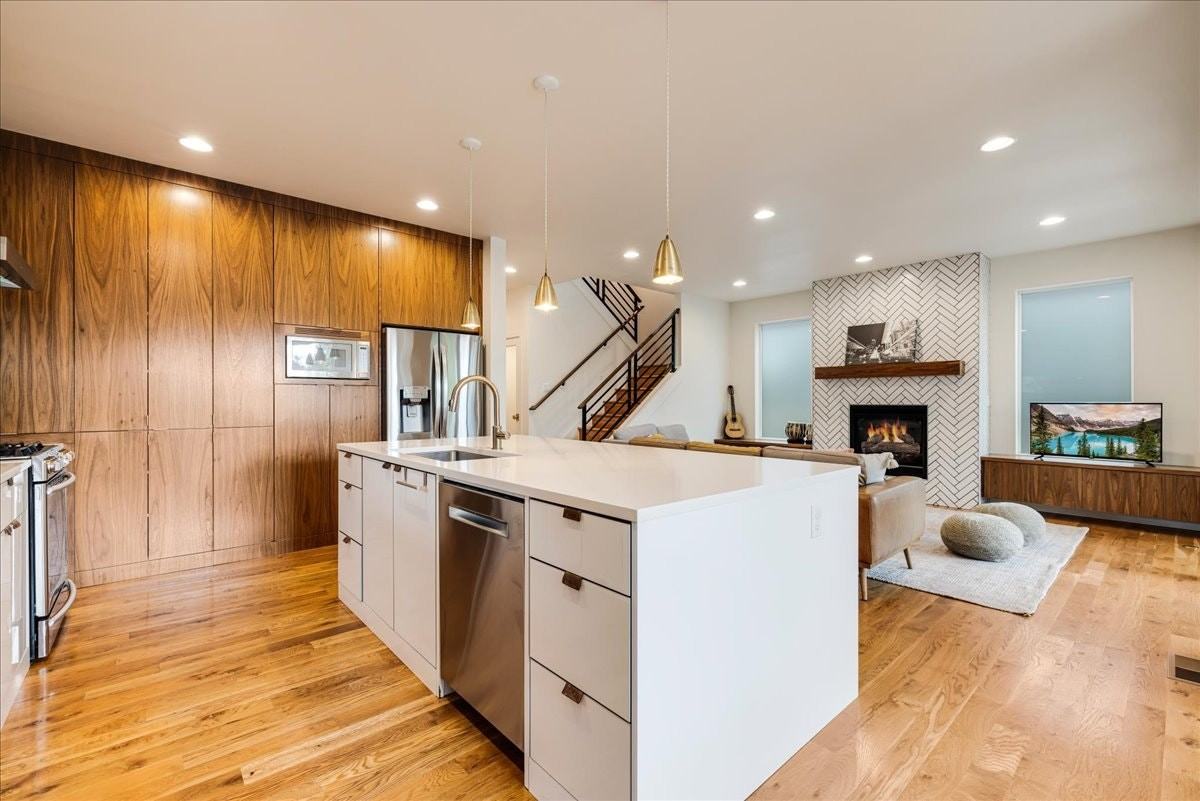 8226 Southeast 19th Avenue - Photo 6 of 39