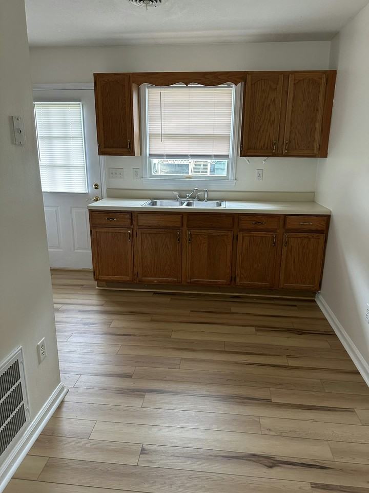 922 Beverly Drive, Unit B - Photo 6 of 13