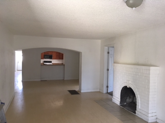 1118 N Yosemite Ave - Photo 5 of 16