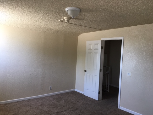 1118 N Yosemite Ave - Photo 6 of 18
