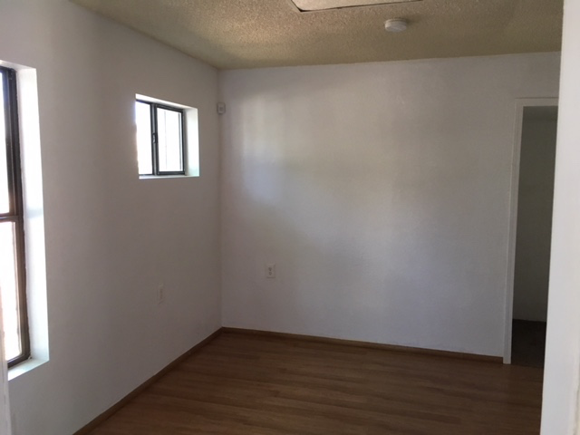 1118 N Yosemite Ave - Photo 7 of 18