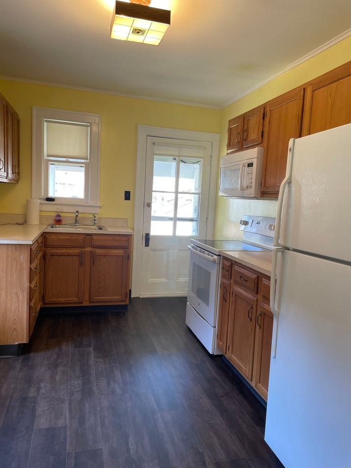 319 2nd St - Photo 4 of 5