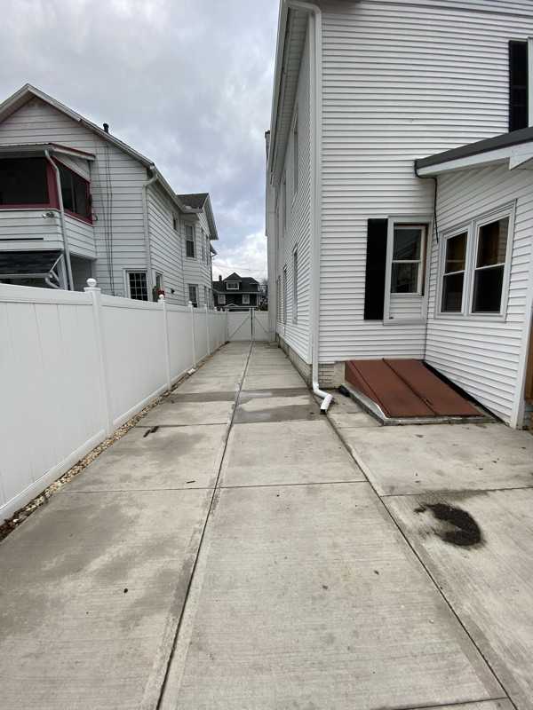 211 Montgomery Ave #211 - Photo 5 of 31