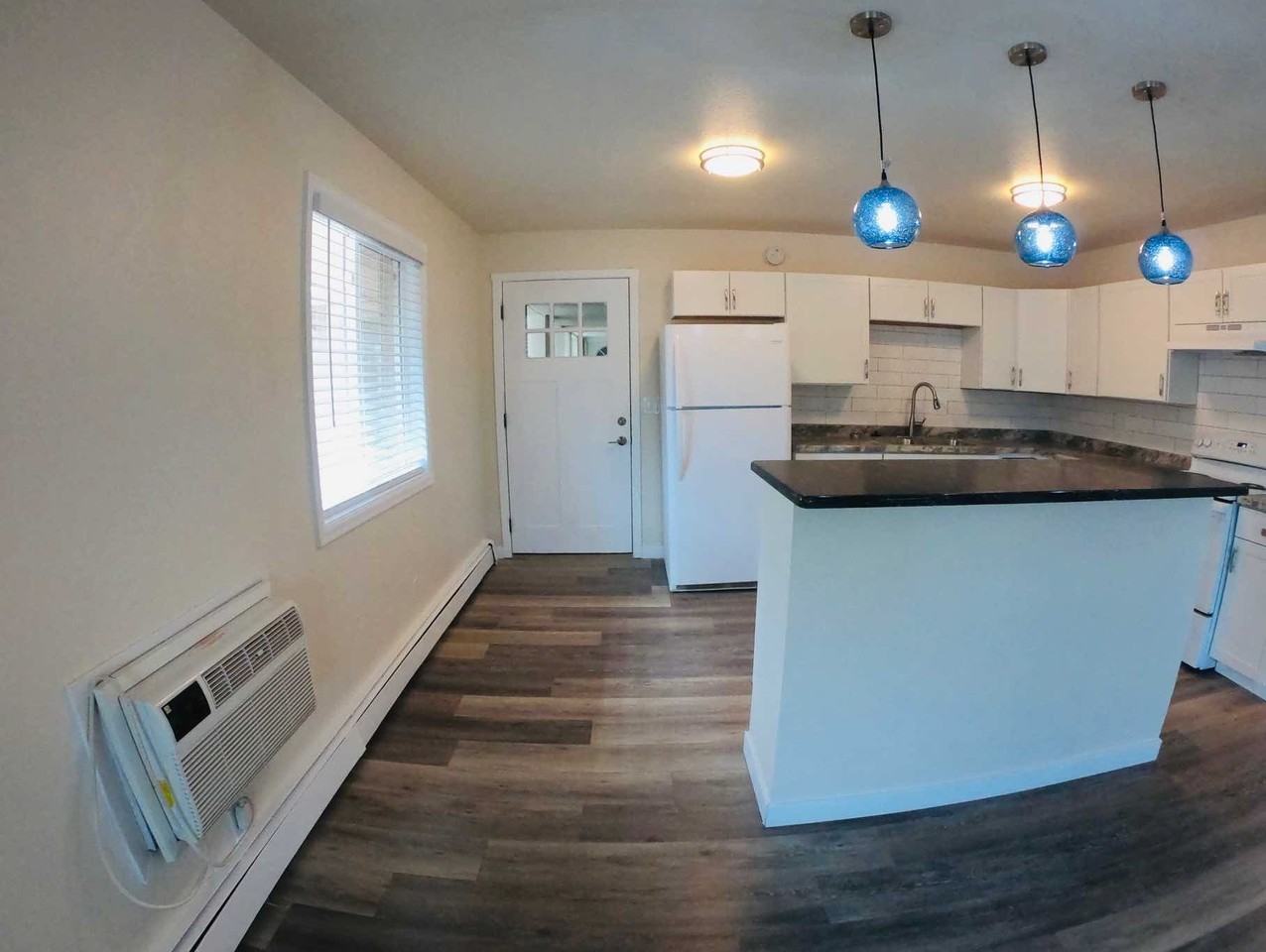 1474 10th St #4 - Photo 3 of 9