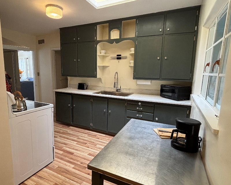700 N Monterey Ave - Photo 2 of 9