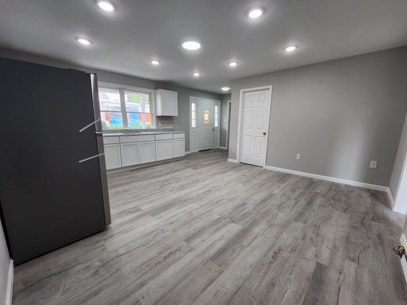 128 Henderson St - Photo 3 of 6