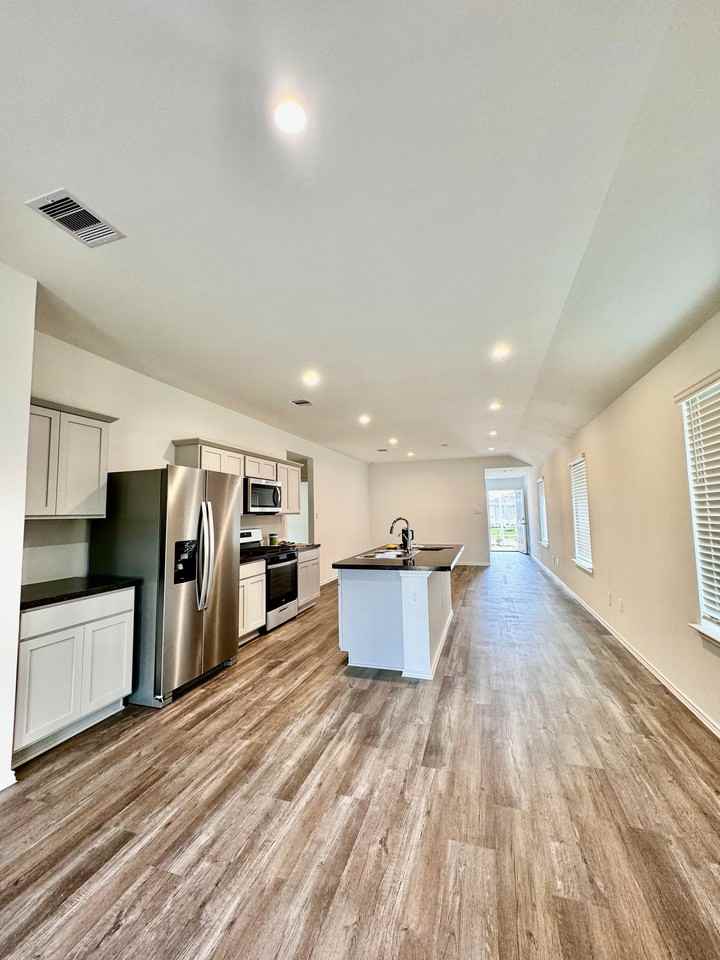 24330 Saddlestone Green Dr - Photo 3 of 29