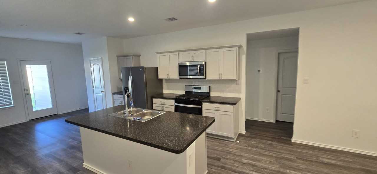 24330 Saddlestone Green Dr - Photo 4 of 29