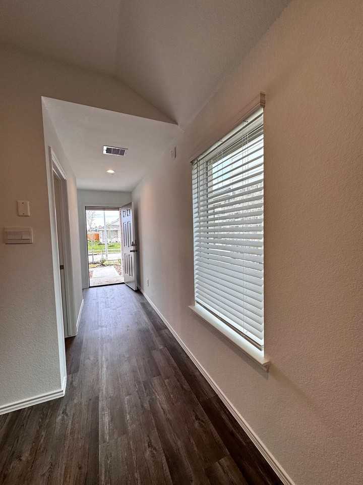 24330 Saddlestone Green Dr - Photo 6 of 29