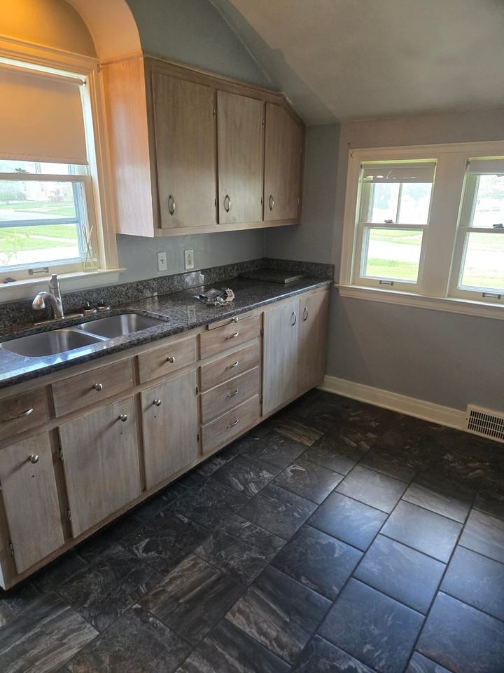 306 Hazelwood Ave Se - Photo 2 of 20