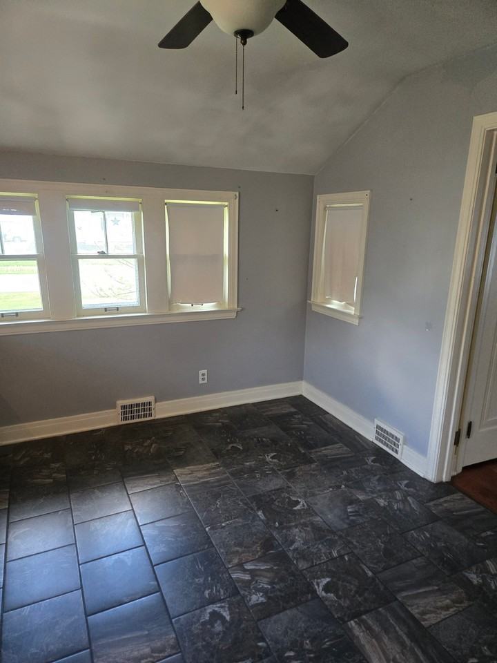 306 Hazelwood Ave Se - Photo 4 of 20