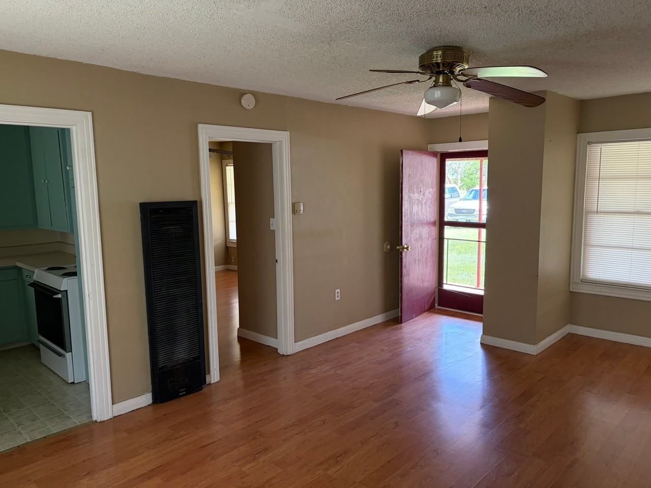 106 Dixie Dr - Photo 2 of 19