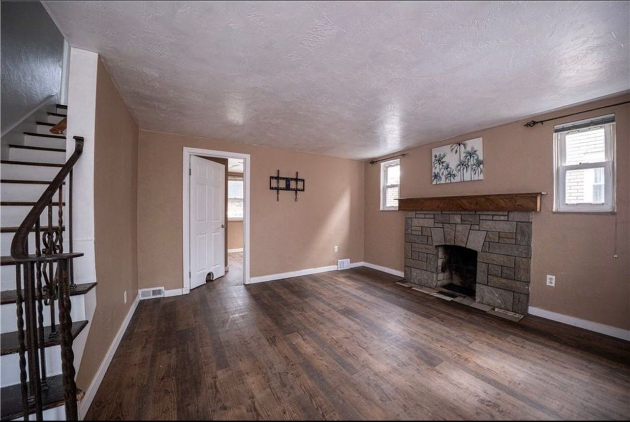 924 James St - Photo 4 of 17
