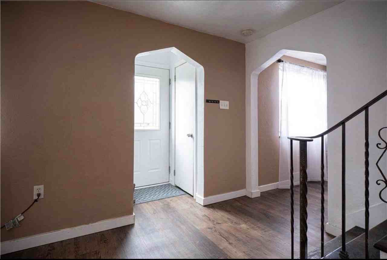924 James St - Photo 6 of 17