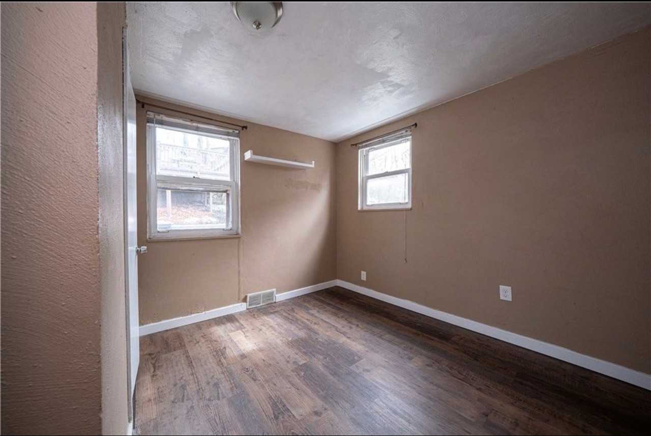 924 James St - Photo 7 of 17