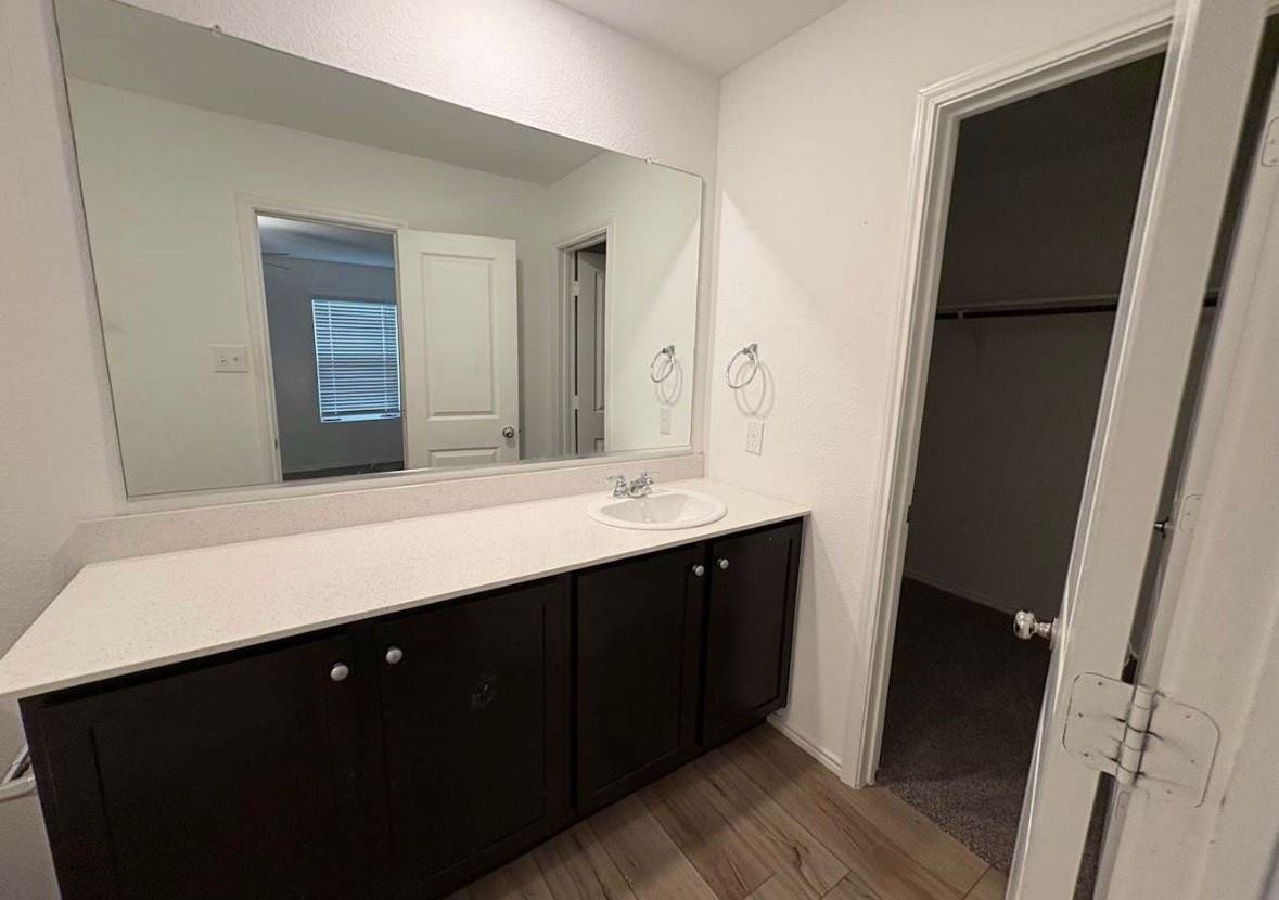 1256 Mosely Cir - Photo 2 of 14