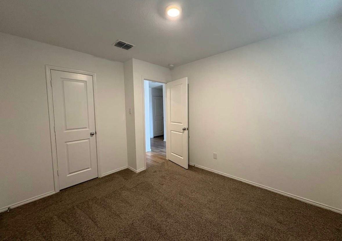 1256 Mosely Cir - Photo 4 of 14