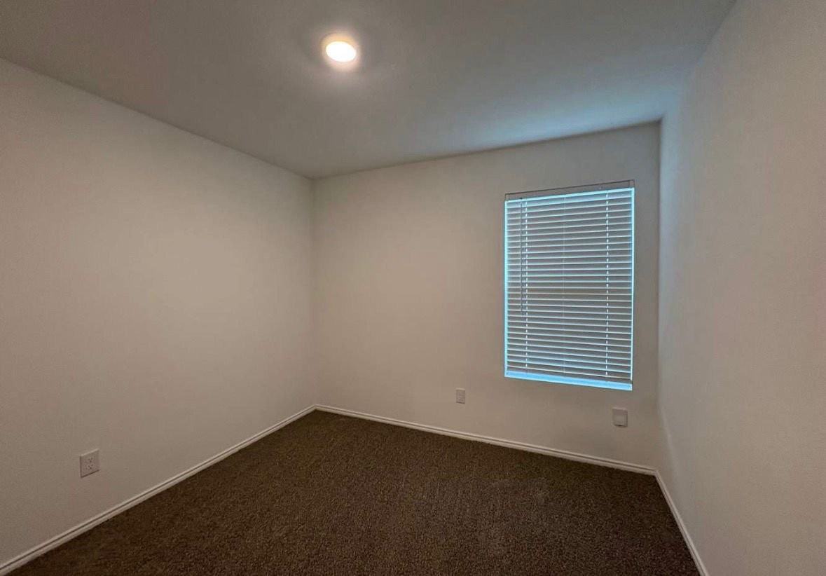 1256 Mosely Cir - Photo 7 of 14