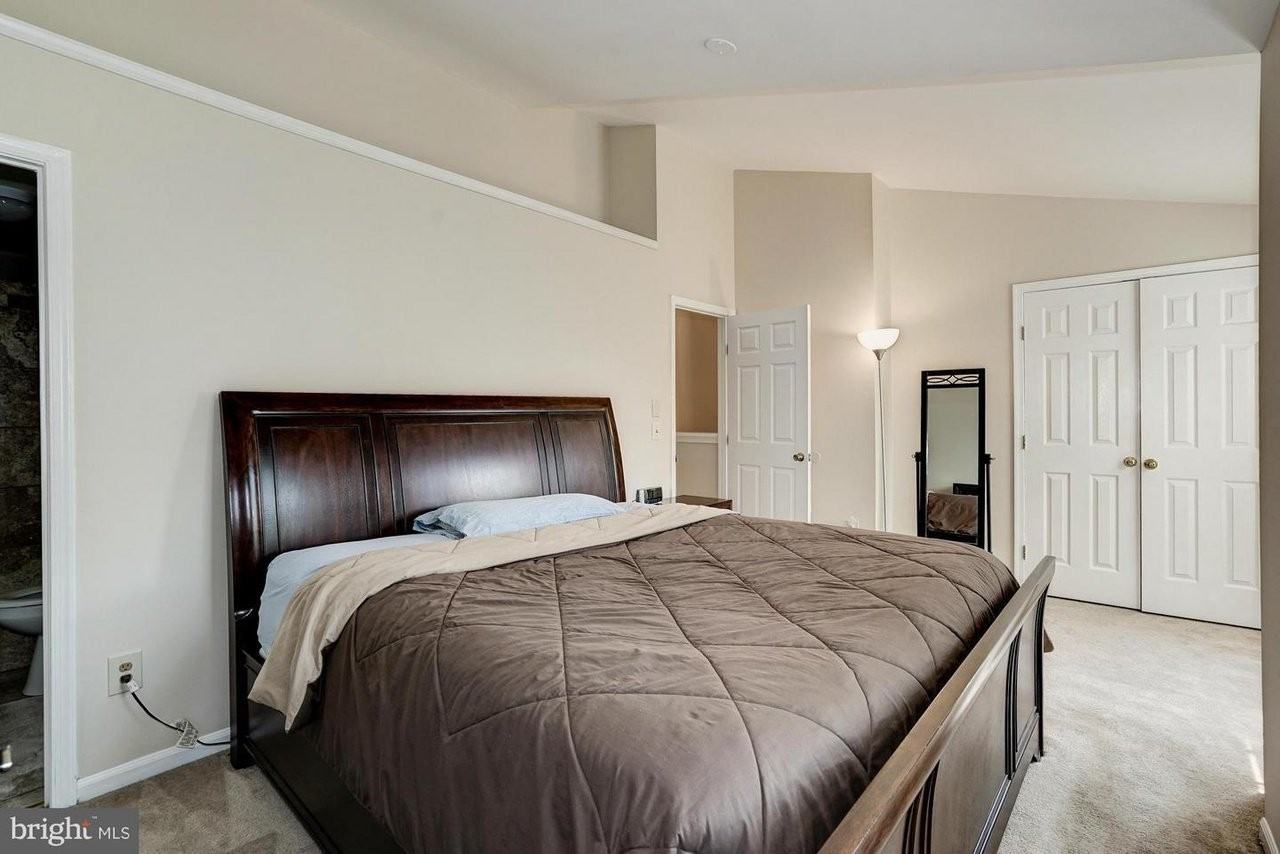 16934 Monmouth Ct - Photo 4 of 12