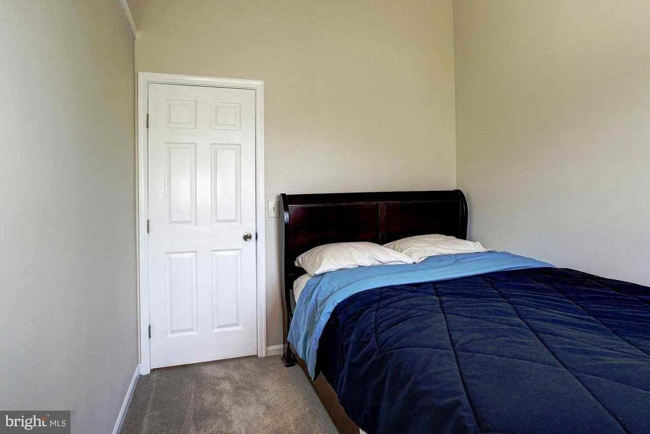16934 Monmouth Ct - Photo 5 of 12