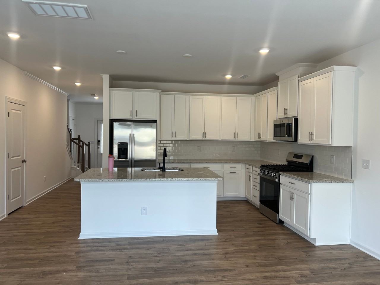 224 Hank Way - Photo 2 of 15