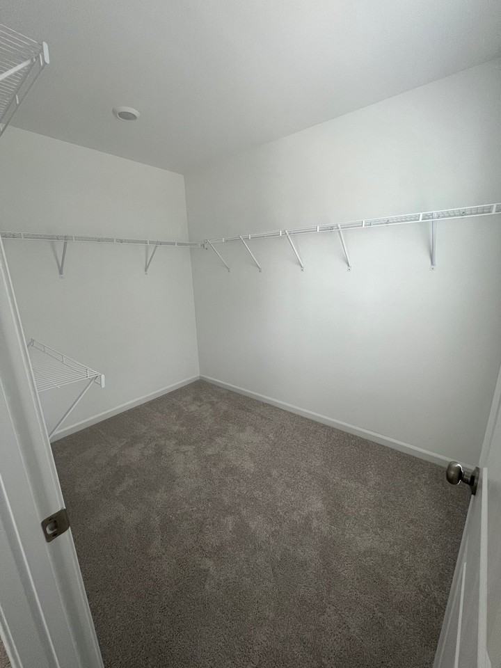 224 Hank Way - Photo 7 of 15