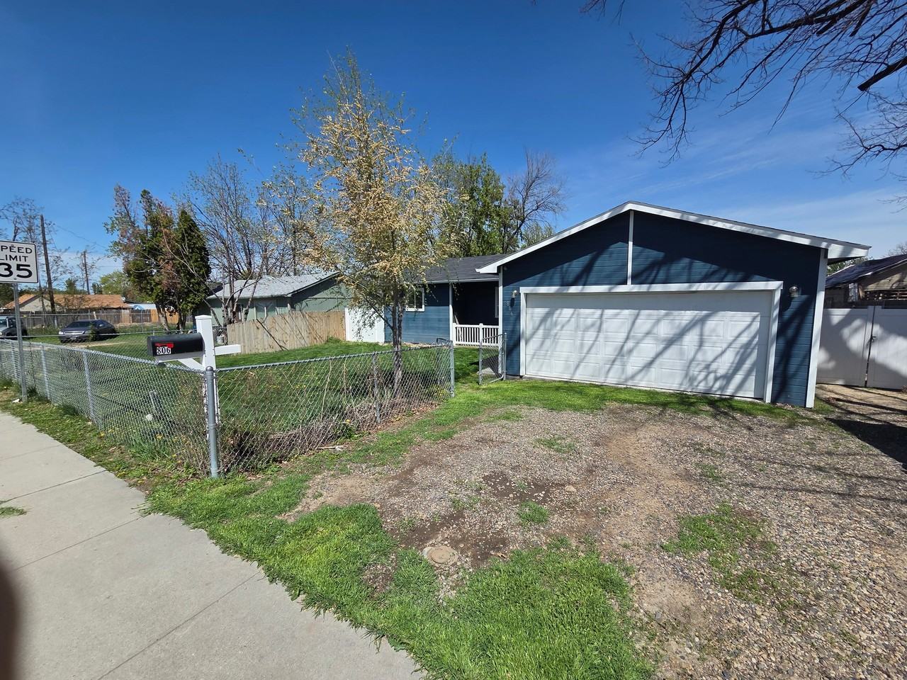 806 1st St N - Photo 2 of 9