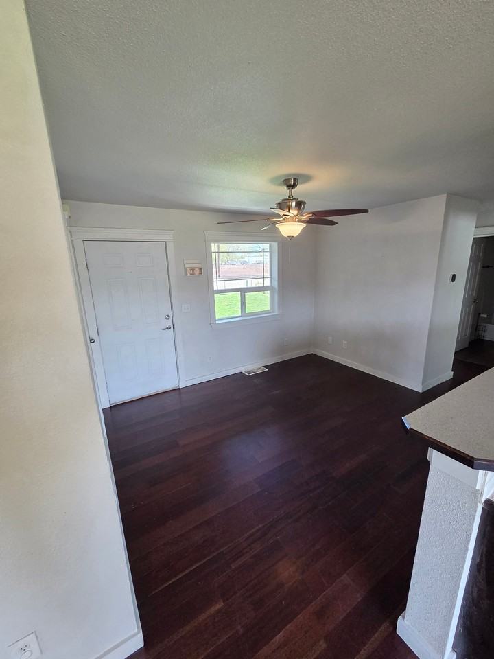 806 1st St N - Photo 5 of 9
