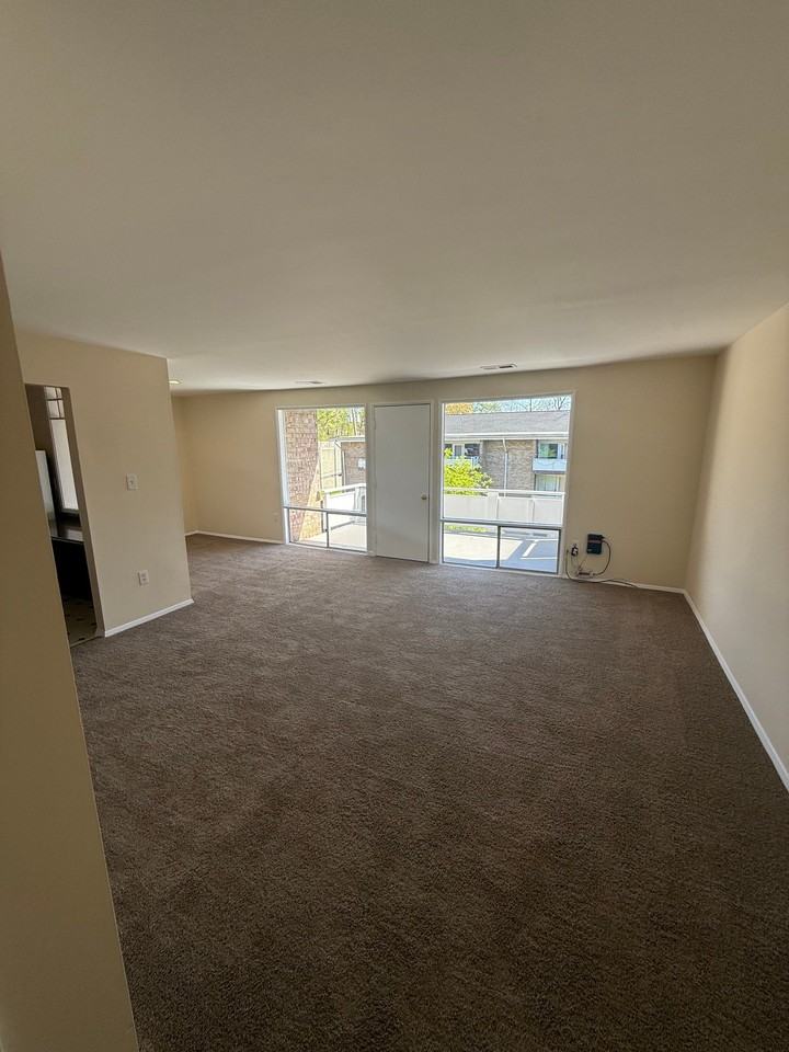 552 Wilson Bridge Dr - Photo 2 of 7