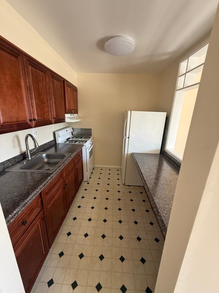552 Wilson Bridge Dr - Photo 3 of 7