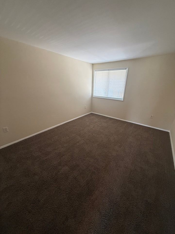 552 Wilson Bridge Dr - Photo 4 of 7