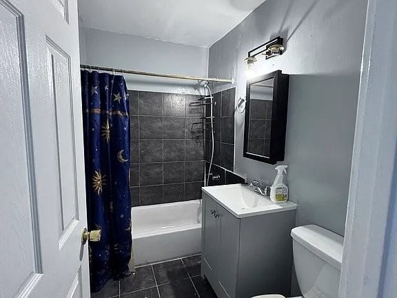 2400 W Balmoral Ave #1C - Photo 2 of 2