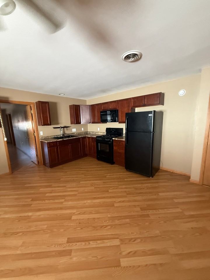 305 W Water St #4 - Photo 6 of 8
